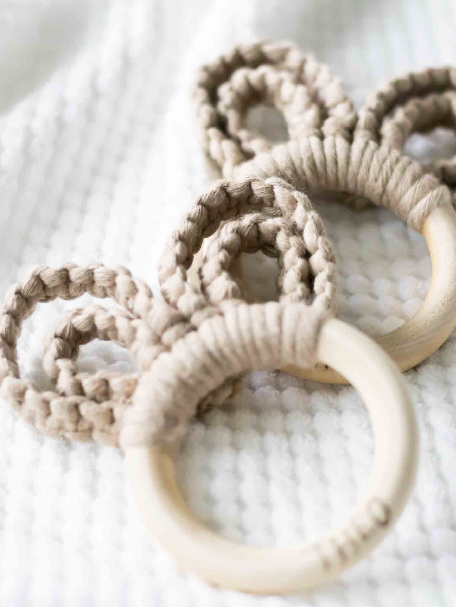 DIY: Makramee Greifring "Hasi" für Babys einfache Anleitung zum Basteln